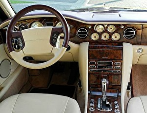 Размер колёс на Bentley Azure 2004 Подбор шин на Bentley Azure 2004