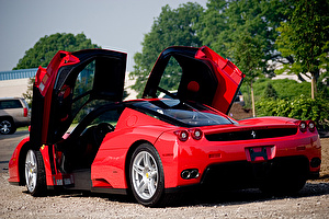 Размер колёс на Ferrari Enzo 2003 Подбор шин на Ferrari Enzo 2003