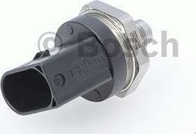 BOSCH Датчик давления топлива VAG 2.0 TFSI 11- (06H906051G, 0261230392)