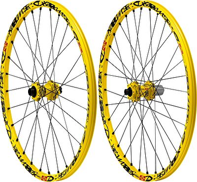 Комплект колес Mavic DEEMAX Ultimate 2012 (128 082 14). Назначение: Даунхилл. Размер втулок: 110/135. Размер оси: 20/12мм. Крепление диска: IS 6. Шов: сварной. Размер ETRTO: 559x21C. Кол-во спиц: 28/32. Особенности: под бескамерные покрышки. Вес: 910/10