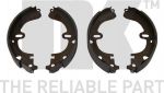 NK 2745392 комплект тормозных колодок на TOYOTA CAMRY Liftback (_V1_)