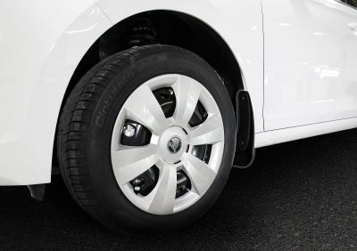 RIVAL 25102001 Брызговики перед. с креп. skoda rapid 12>