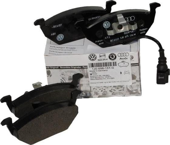 VAG 8K0 698 151F Колодки передние AUDI A4/A5 (8K0698151F)
