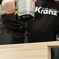 Kranz KR-16-1620 Пневмопистолет гвоздезабивной (нейлер) N90/D21, наклон 21 градус KRANZ