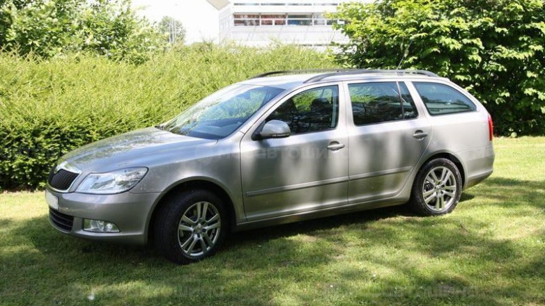 Дискілер Rial Como R16 на автомобиле Skoda Octavia [207]