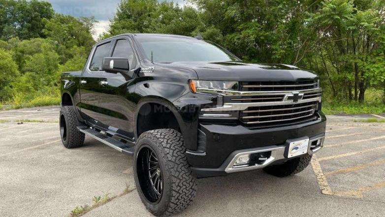 Автомобильные шины Venom Power Terra Hunter X/T на автомобиле chevrolet tahoe [2524]