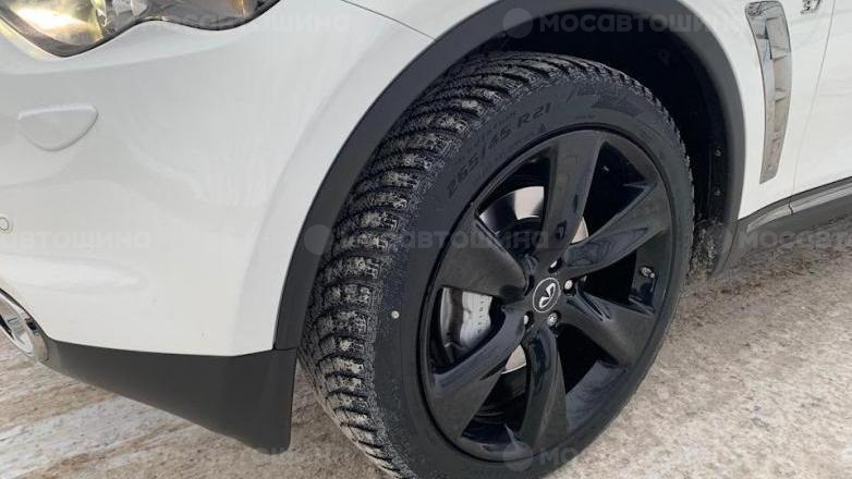 Автомобильные шины Pirelli Scorpion Ice Zero 2 на автомобиле   [1756]