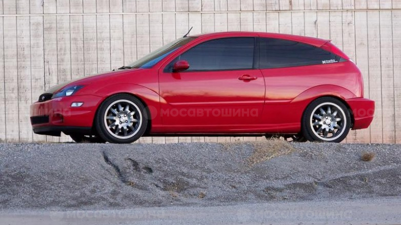 Дискілер OZ Racing Tribe Evo R17 на автомобиле Ford Focus [1214]