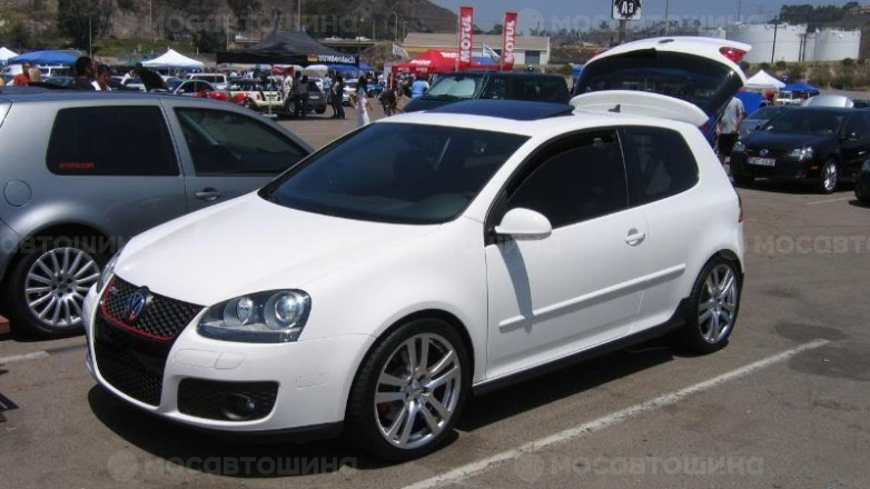 Дискілер Rial Como R18 на автомобиле Volkswagen Golf 5 [206]