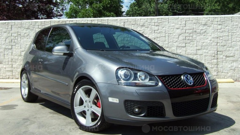 Дискілер Momo Winter R17 на автомобиле Volkswagen Golf 5 [198]