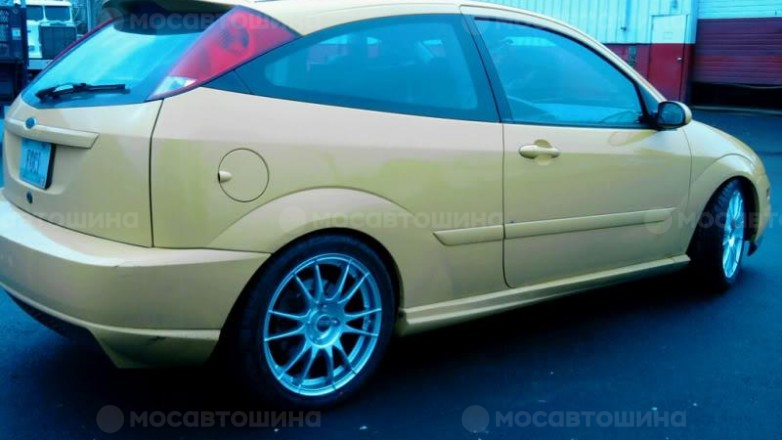 Дискілер OZ Racing Ultraleggera R17 на автомобиле Ford Focus [168]