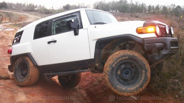 Автомобильдің шиналары Cooper Discoverer STT R16 на автомобиле Toyota FJ Cruiser [1282]