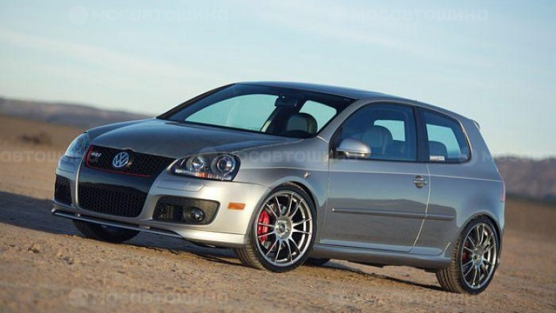 Дискілер OZ Racing Ultraleggera R18 на автомобиле Volkswagen Golf 5 [1217]